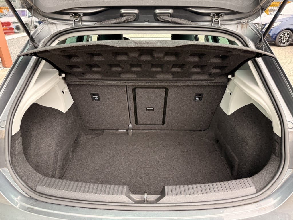 Seat Leon 1.0 ecotsi style connect | pano | camera | apple carplay | trekha