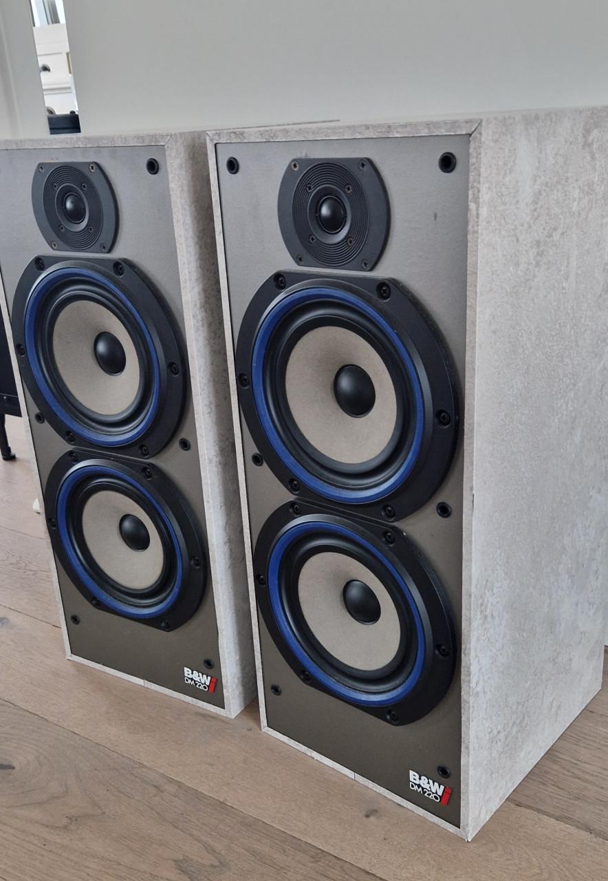 B&W 220i speakers