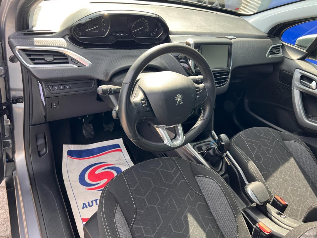 Peugeot 2008 1.2 puretech blue lion