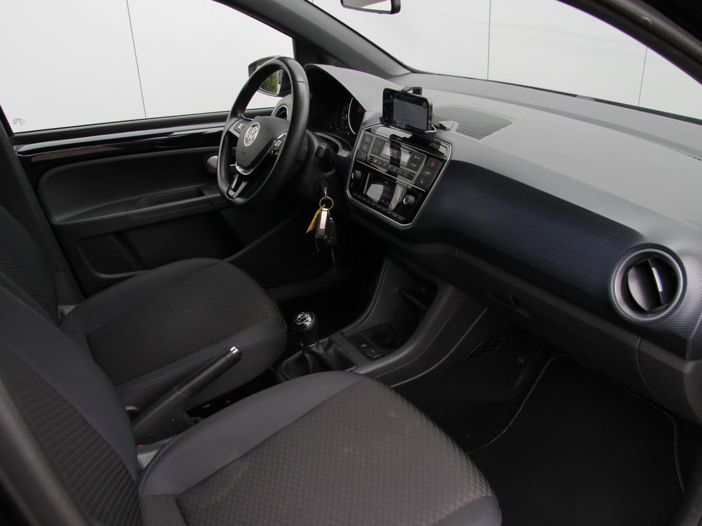 Volkswagen UP! active 5drs. clima | cruise | camera | vol!