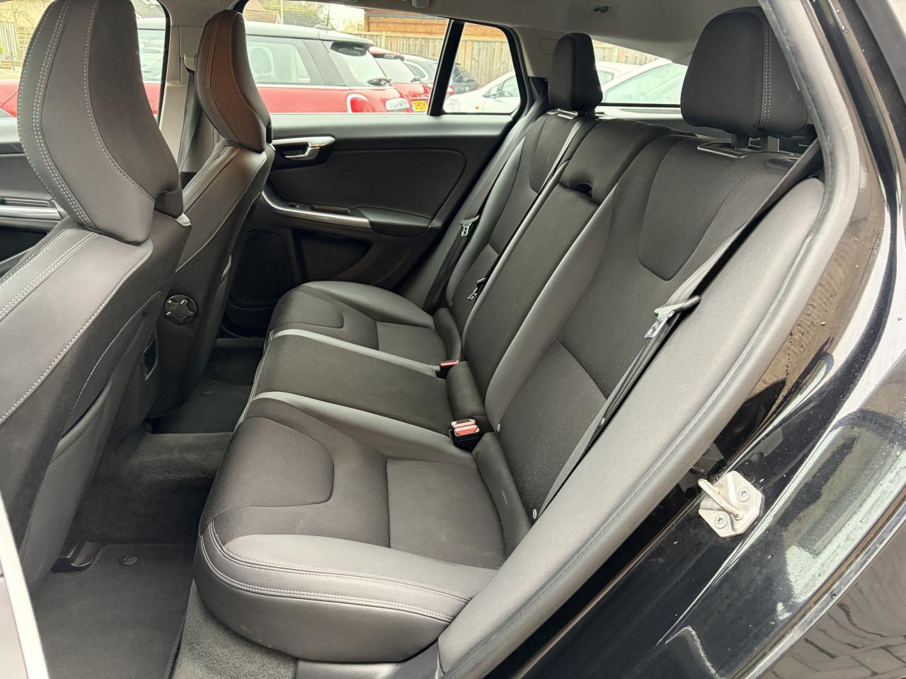 VOLVO V60 1.6 T3 MOMENTUM 2014 AUTOMAAT NAVI PDC AIRCO CT