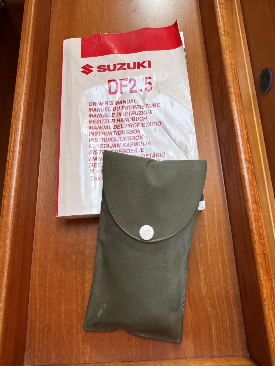 Prima rubberbootje met Suzuki 2.5pk 4takt
