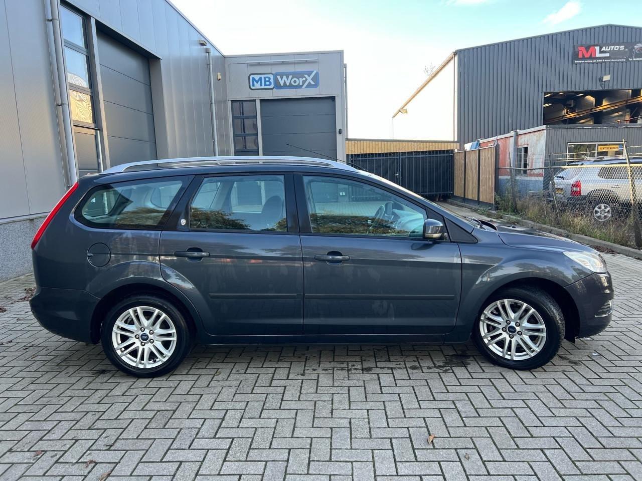 Ford Focus Wagon 1.6Ghia Airco/Pdc/trekhaak
