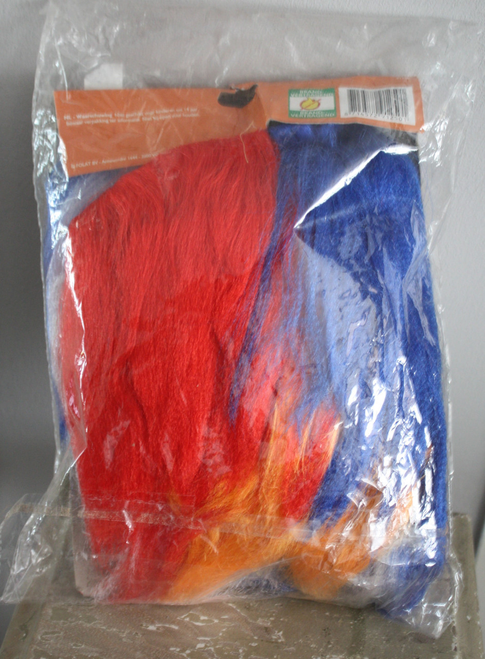Nieuw in verpakking prui met kleuren rood wit blauw