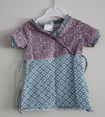 Blauw roze jurkje -shirt maat 62-68