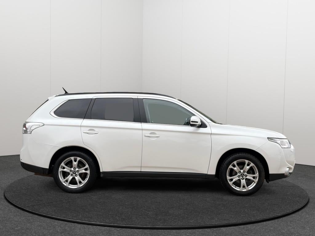 Mitsubishi Outlander 2.0 instyle | 7 peroons | trekhaak