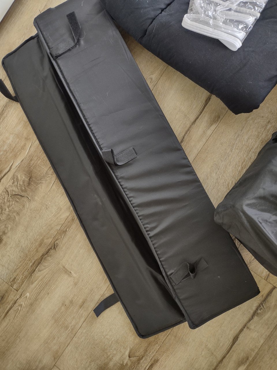 Mooi zwart campingbed, opklapbaar bedje, logeerbed Mama Loes