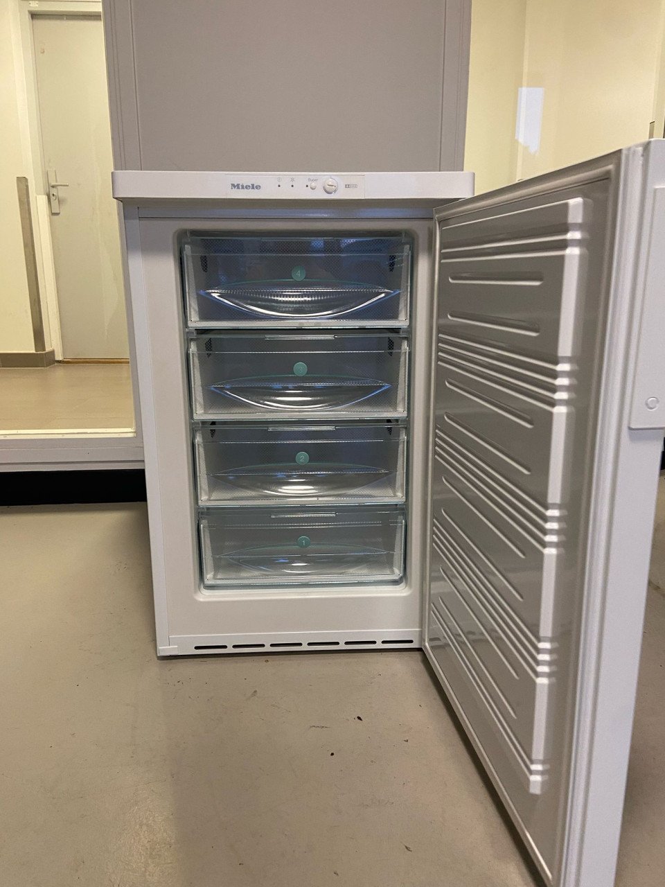Te Koop Miele Tafelmodel diepvries*****