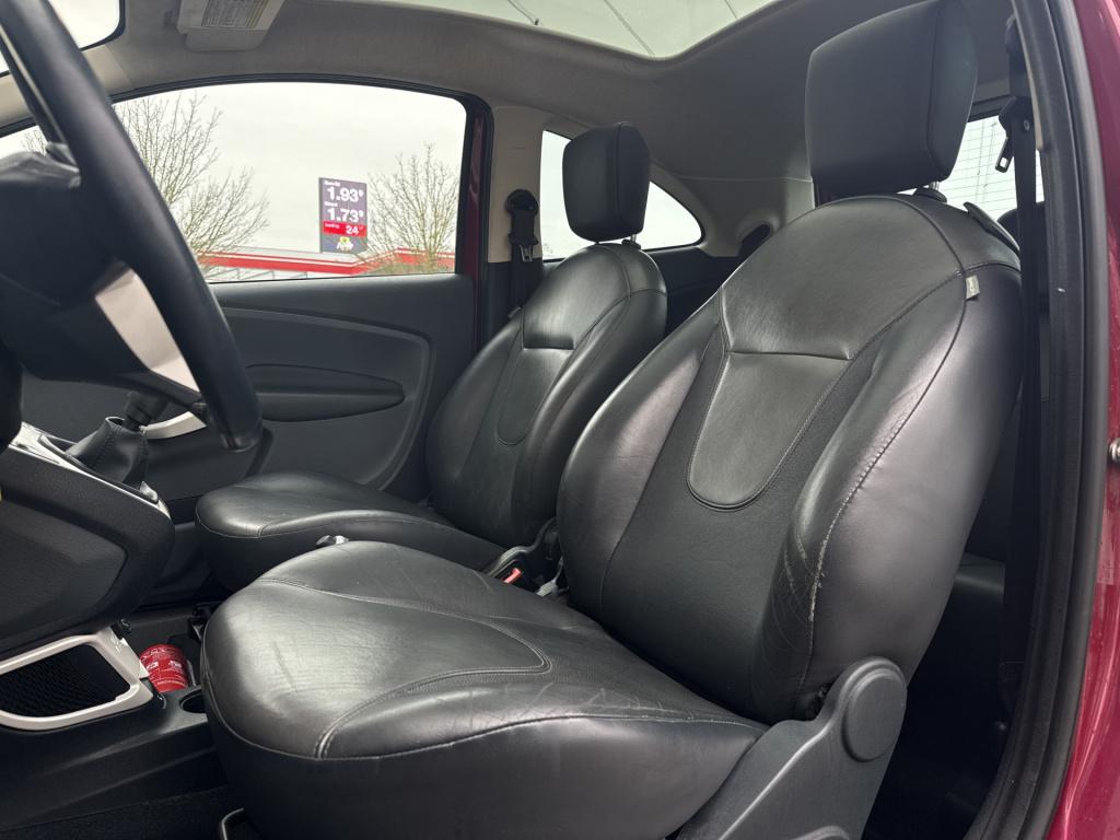 Ford KA 1.2 limited | clima | pano | leder | lm velgen