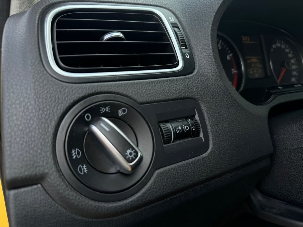 Volkswagen Polo 1.4-16v r-line * carplay * pdc * airco