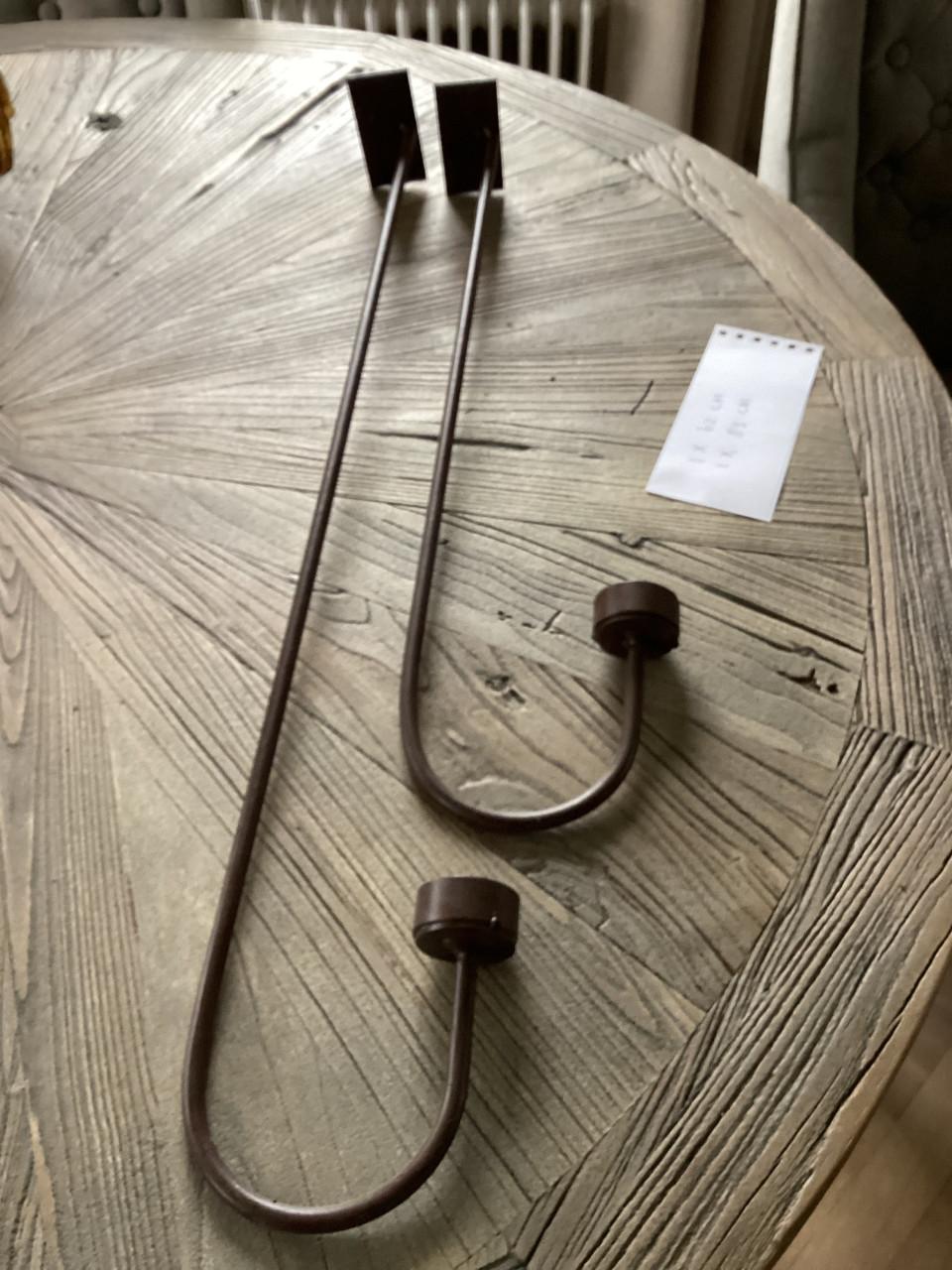 Kandelaars , kasthangers