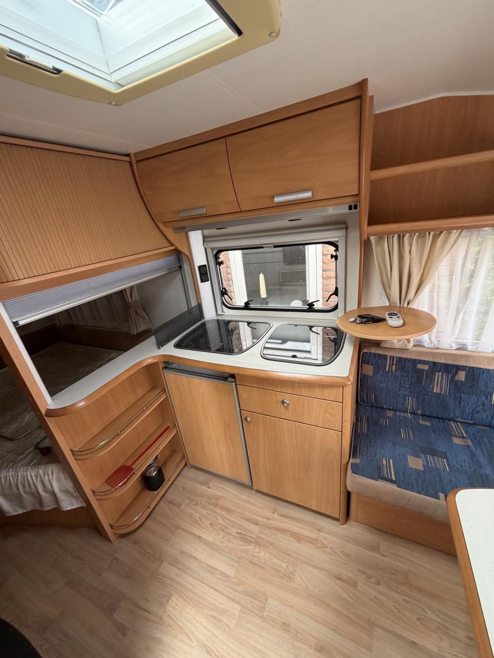 Chateau 466 Carrat  2007 met voortent, fietsenrek en mover