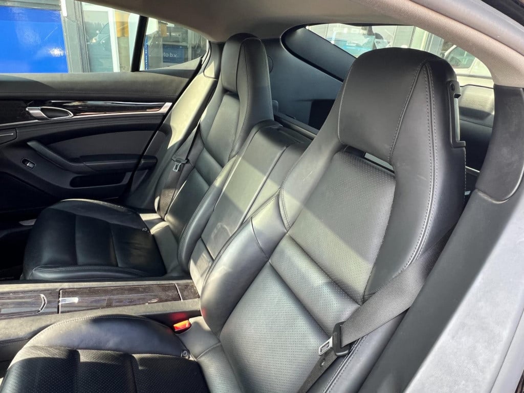 Porsche Panamera schuif/kanteldak, leer, navi, afn. trekhaak enz...
