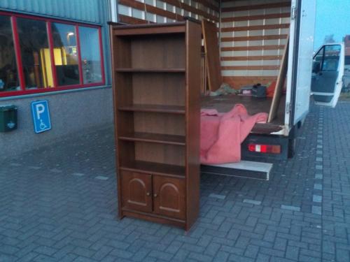 Eiken boekenkast in zeer goede staat