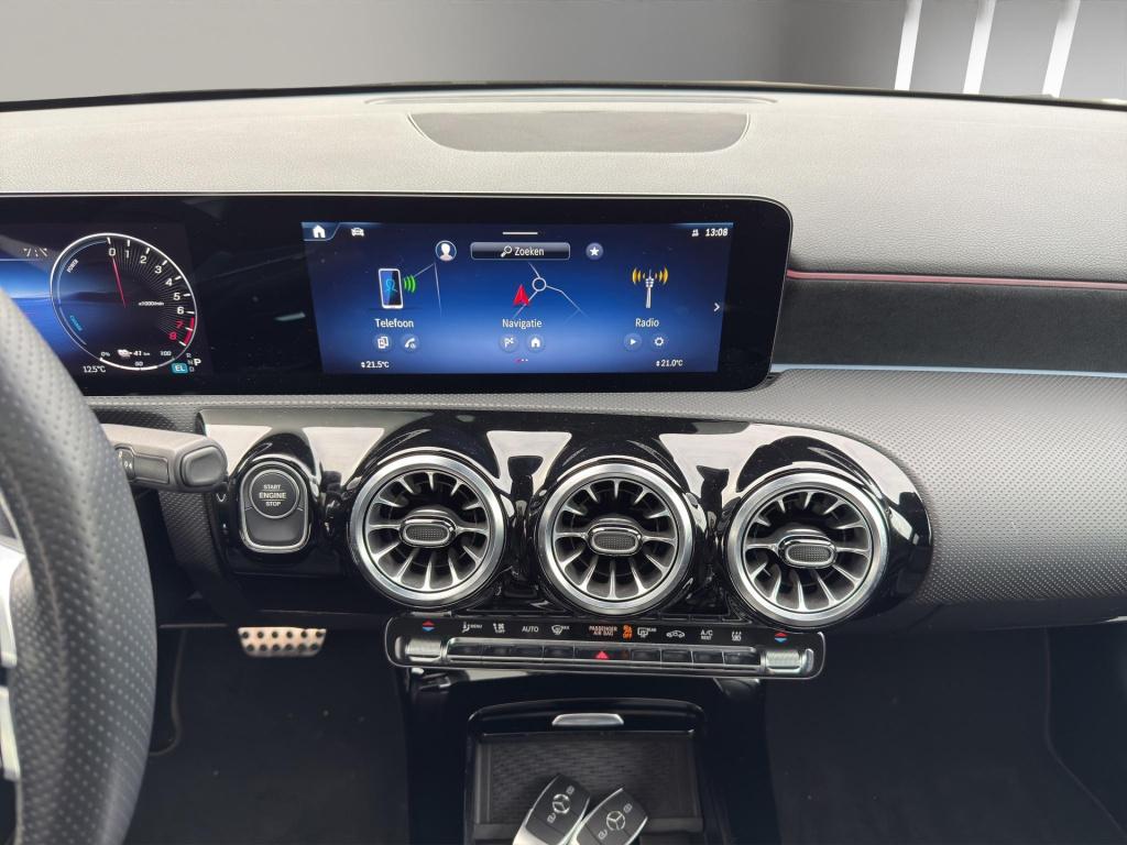 Mercedes-Benz A-Klasse 250 e amg line panoramadak | 19"velg | sfeer | elekt