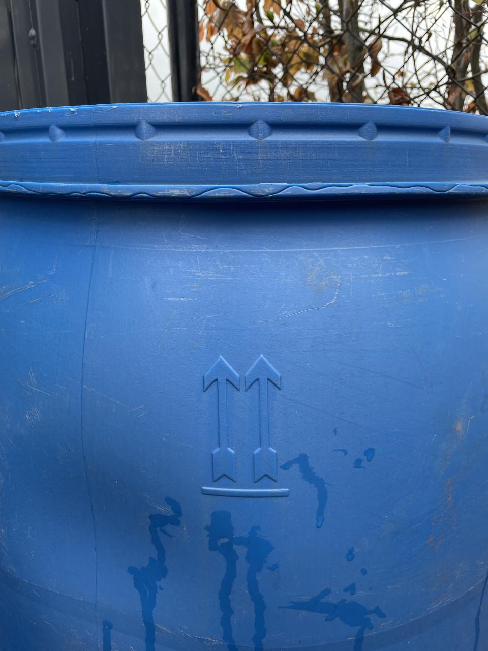 Nagenoeg NIEUWE Vaten 220 Liter met Klemdeksel, SCHOON!!