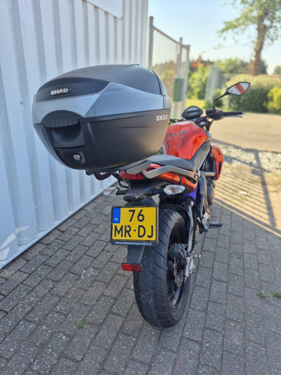 Kawasaki ER6-N uit 2009 met veel extra's