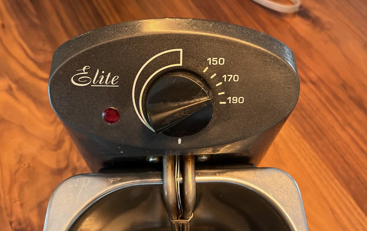 Kleine Friteuse merk Elite voor circa 3-4 liter frietvet.