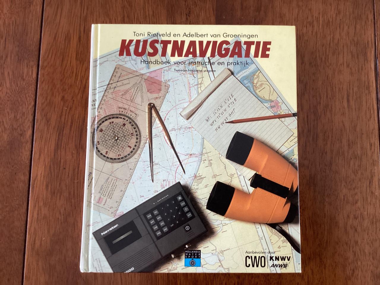 Kustnavigatie.  Handboek voor instructie en praktijk. Toni Rietveld.