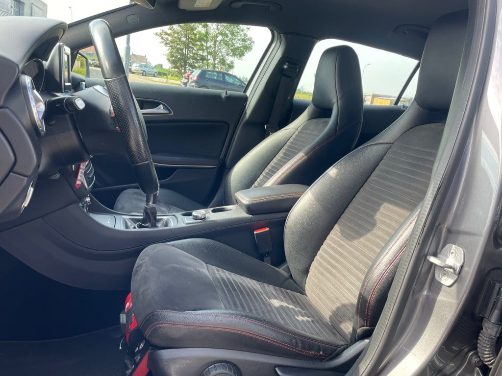 Mercedes-Benz Gla-klasse 180 prestige amg
