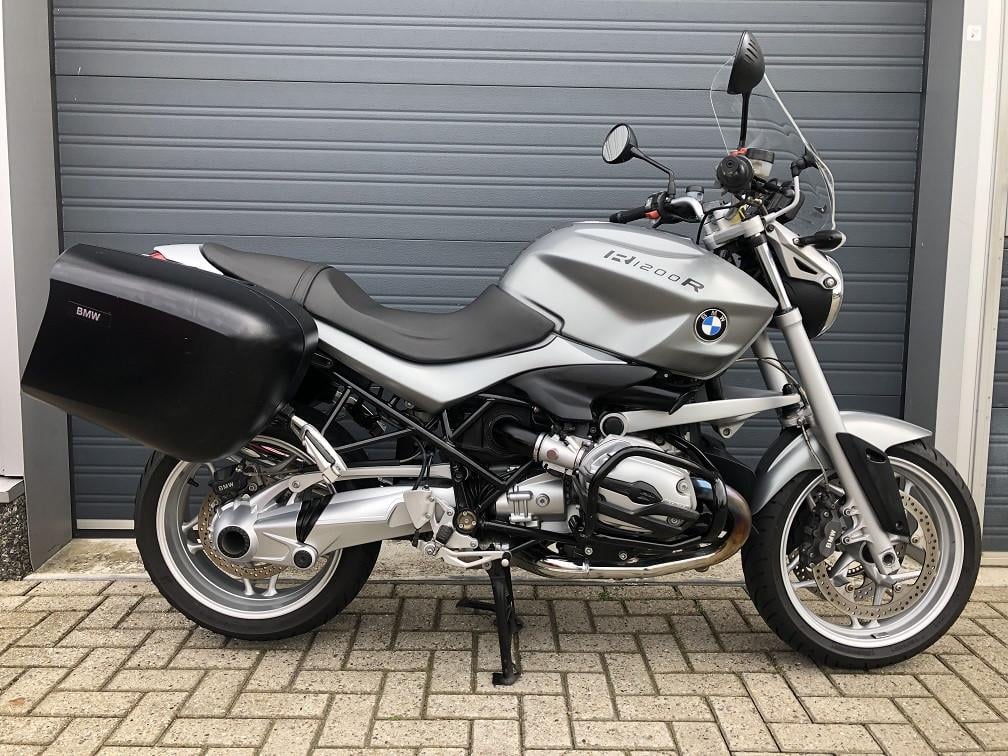Mooie BMW R1200R uit 2007 met ABS, kofferset, valbeugel etc, rijklaar €4250
