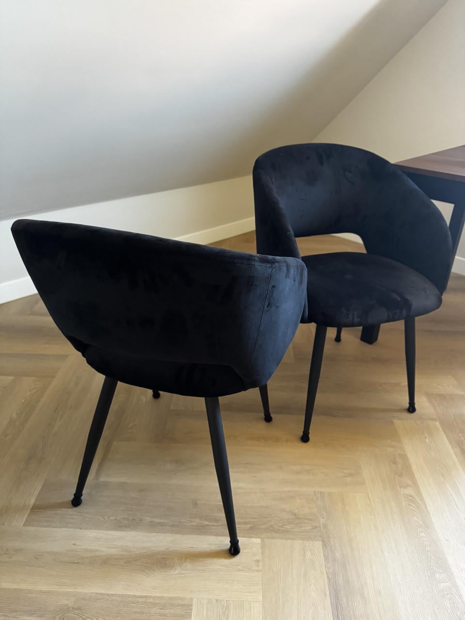 Zwarte stoelen