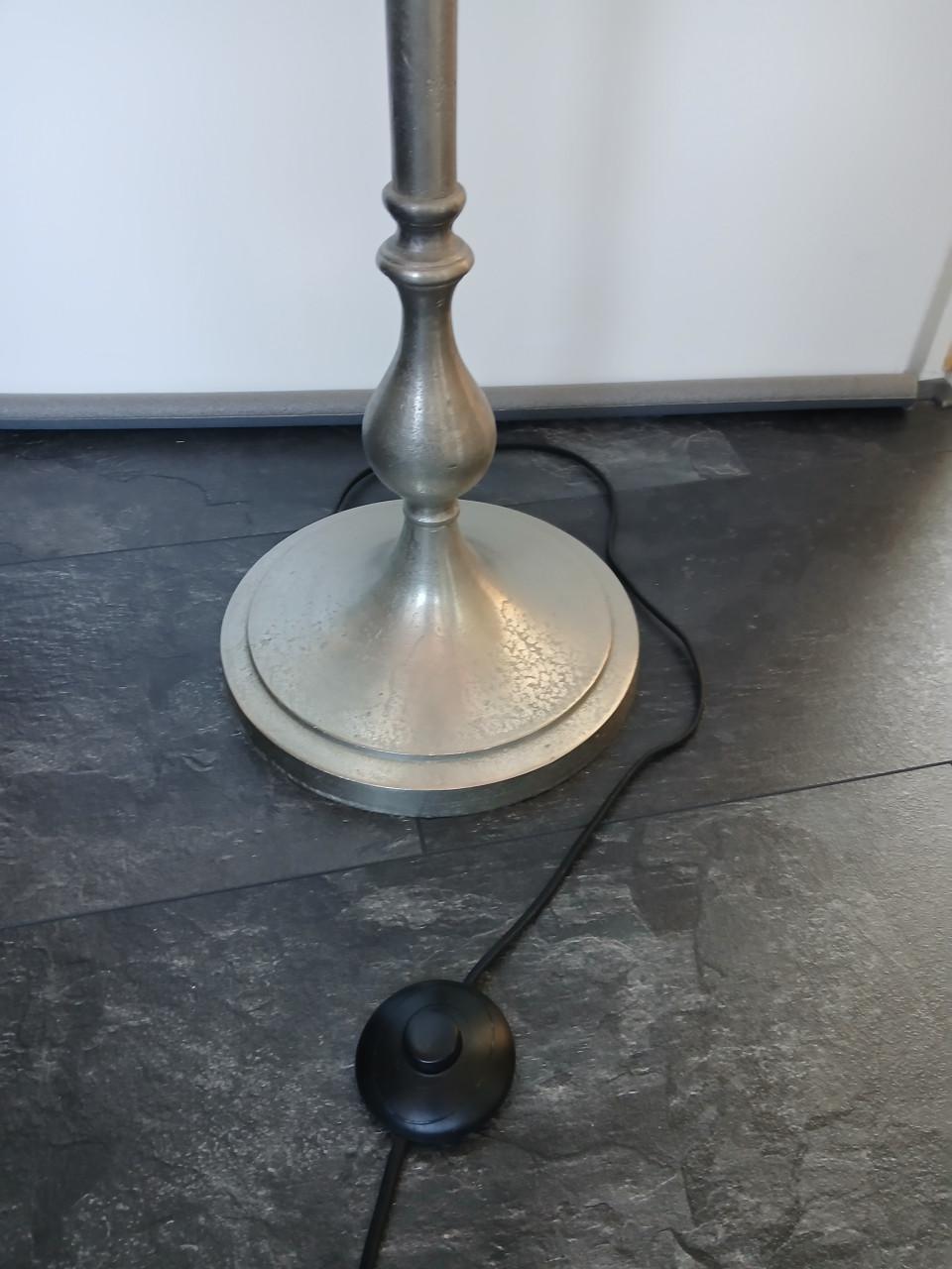 Set van 2 vloerlampen