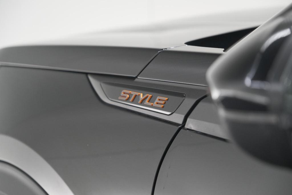 Peugeot 2008 1.2 hybrid 136 style | apple carplay | parkeersensoren | clima
