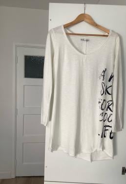 Lang shirt met letters nog heel netjes maat L