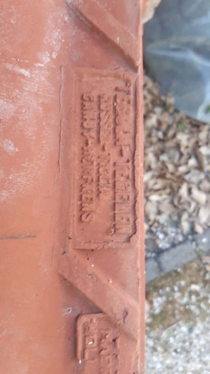 Te koop ± 240 dakpannen Russel-Tiglia