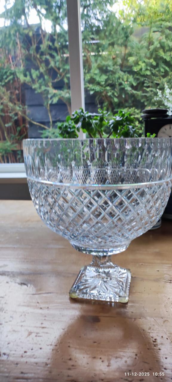 Grote kristallen bocaal.