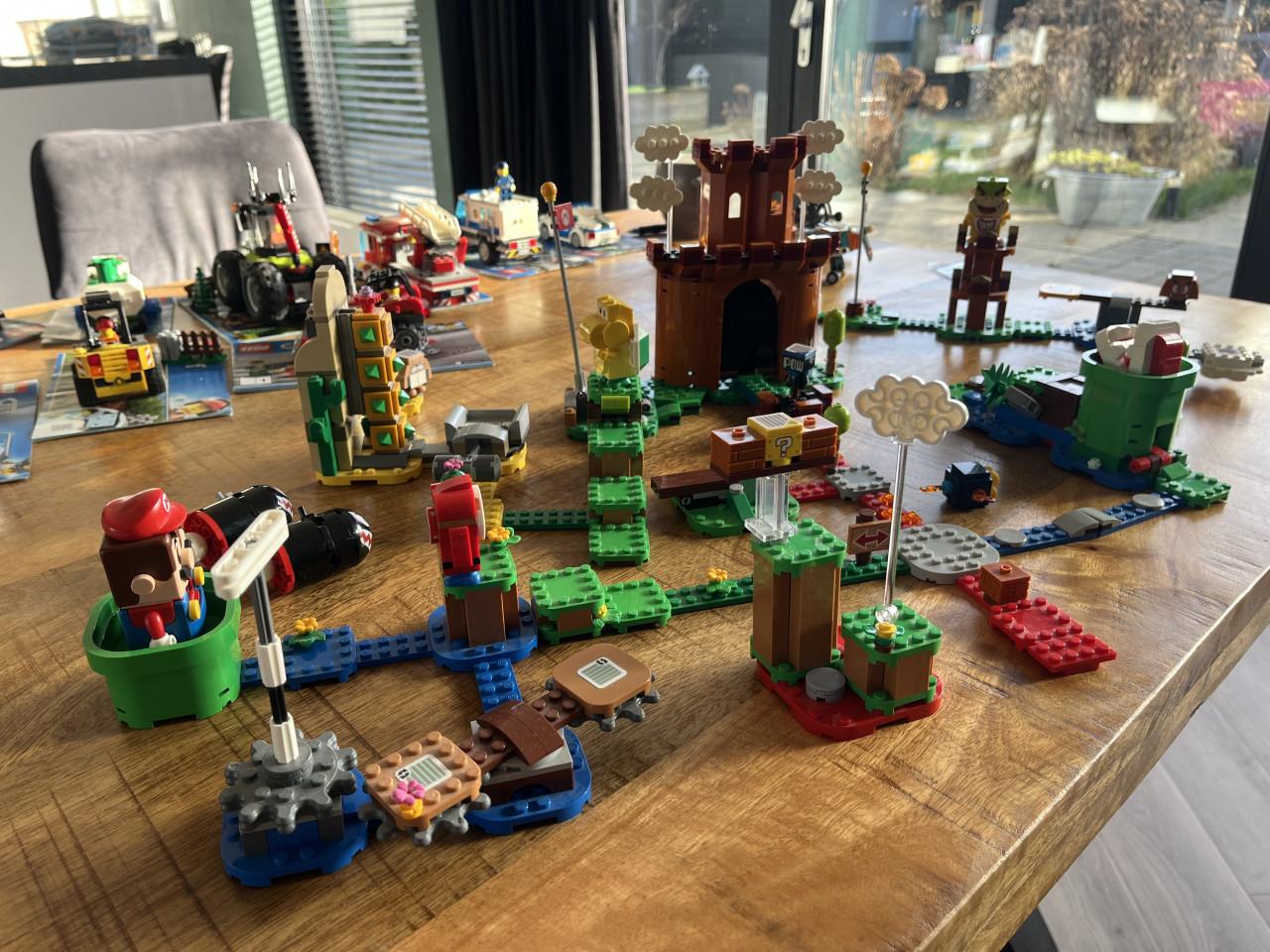 Lego Super Mario sets; 71362, 71360, 71363, 71366