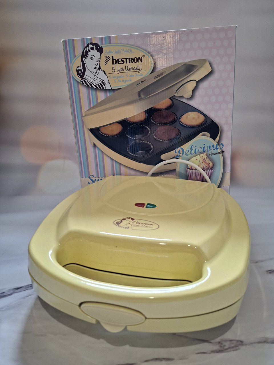 Retro cupcake maker