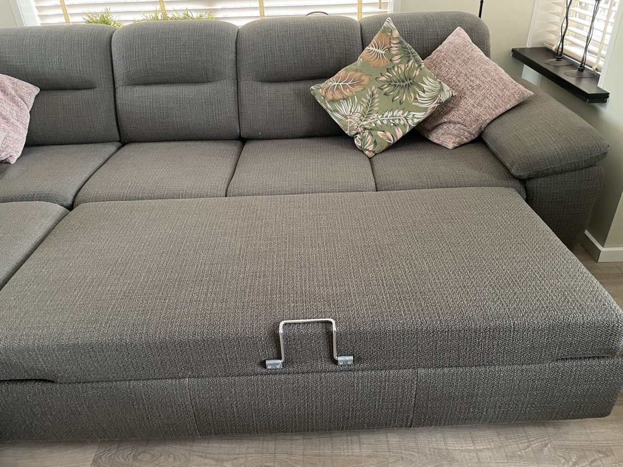 Hoek bankstel en stoelen
