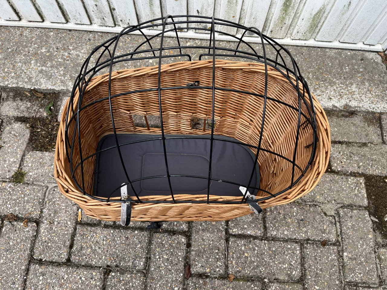 Hondenfietsmand met korf