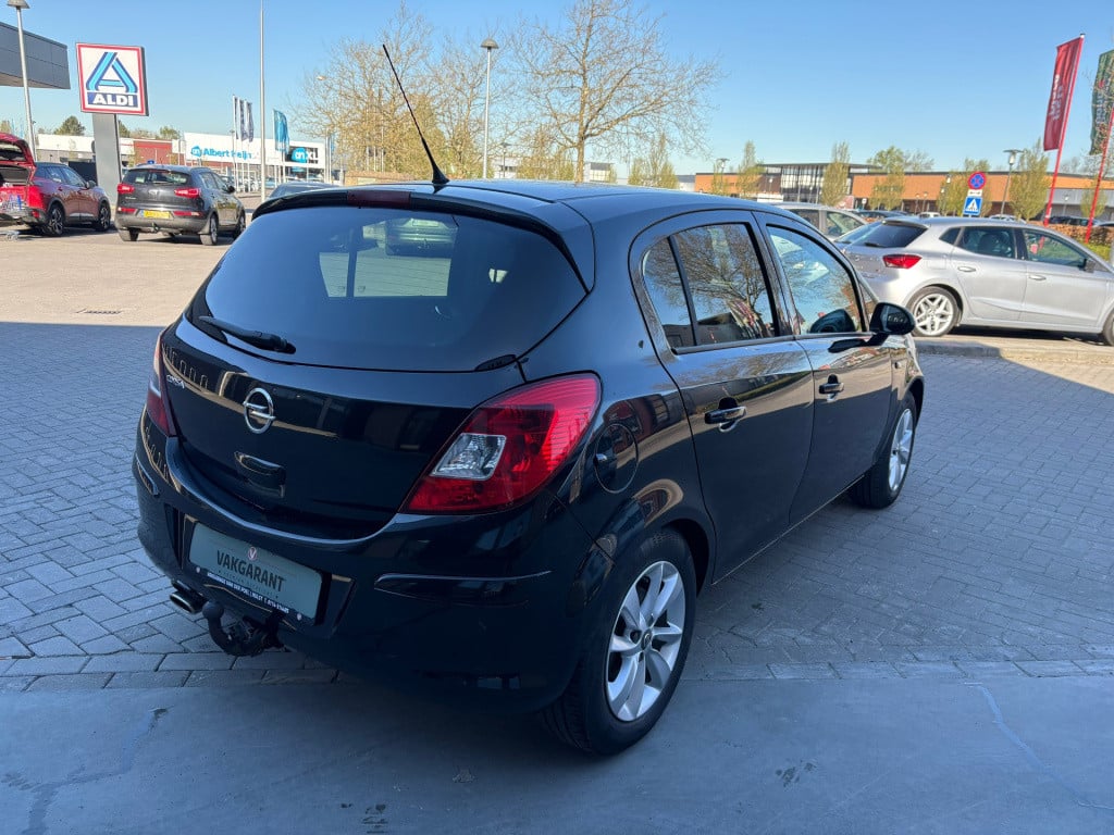 Opel Corsa 1.4-16v design edition