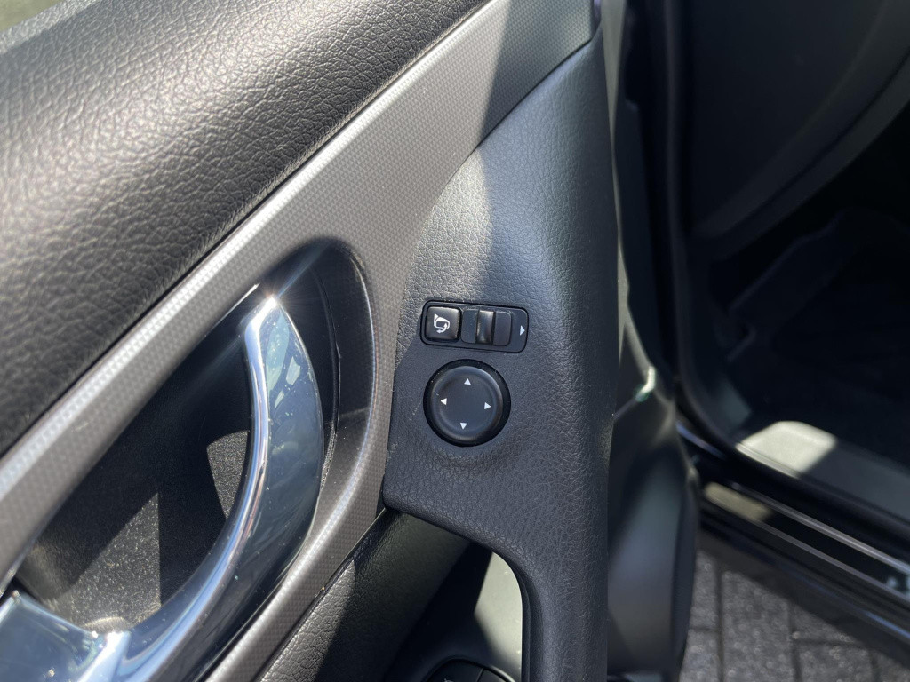 Nissan Qashqai 1.2 n-connecta design pack | panoramadak | navigatie | 360° 
