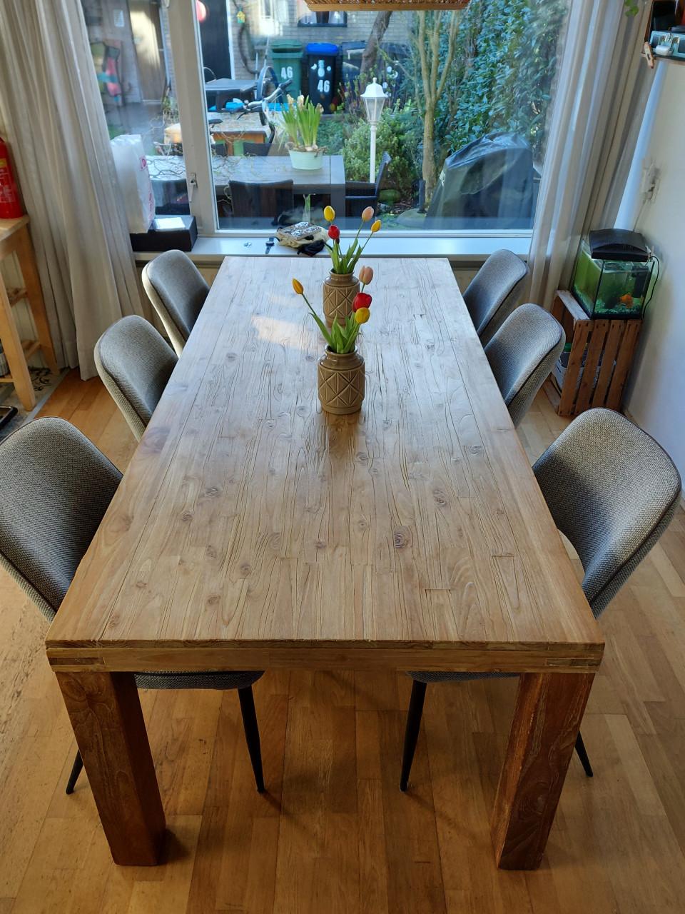 Houten eettafel