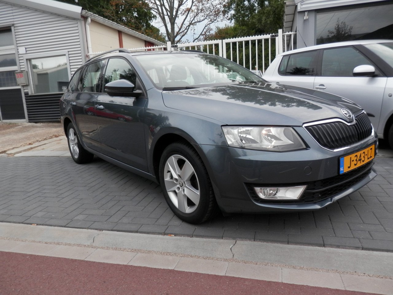 Auto Garant Biedt Aan: Skoda Octavia 1.2 TSI Greentech Elegance