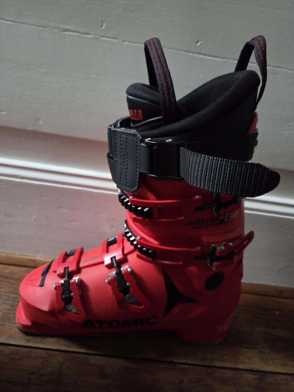 Rode skischoenen Atomic Redster Club Sport 130