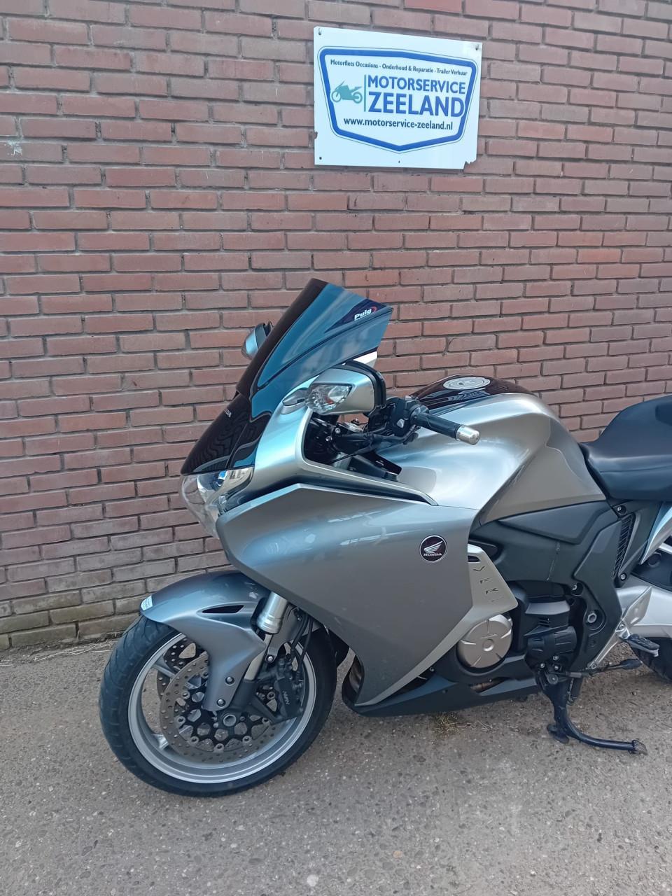Honda VFR 1200F DCT (weinig km)