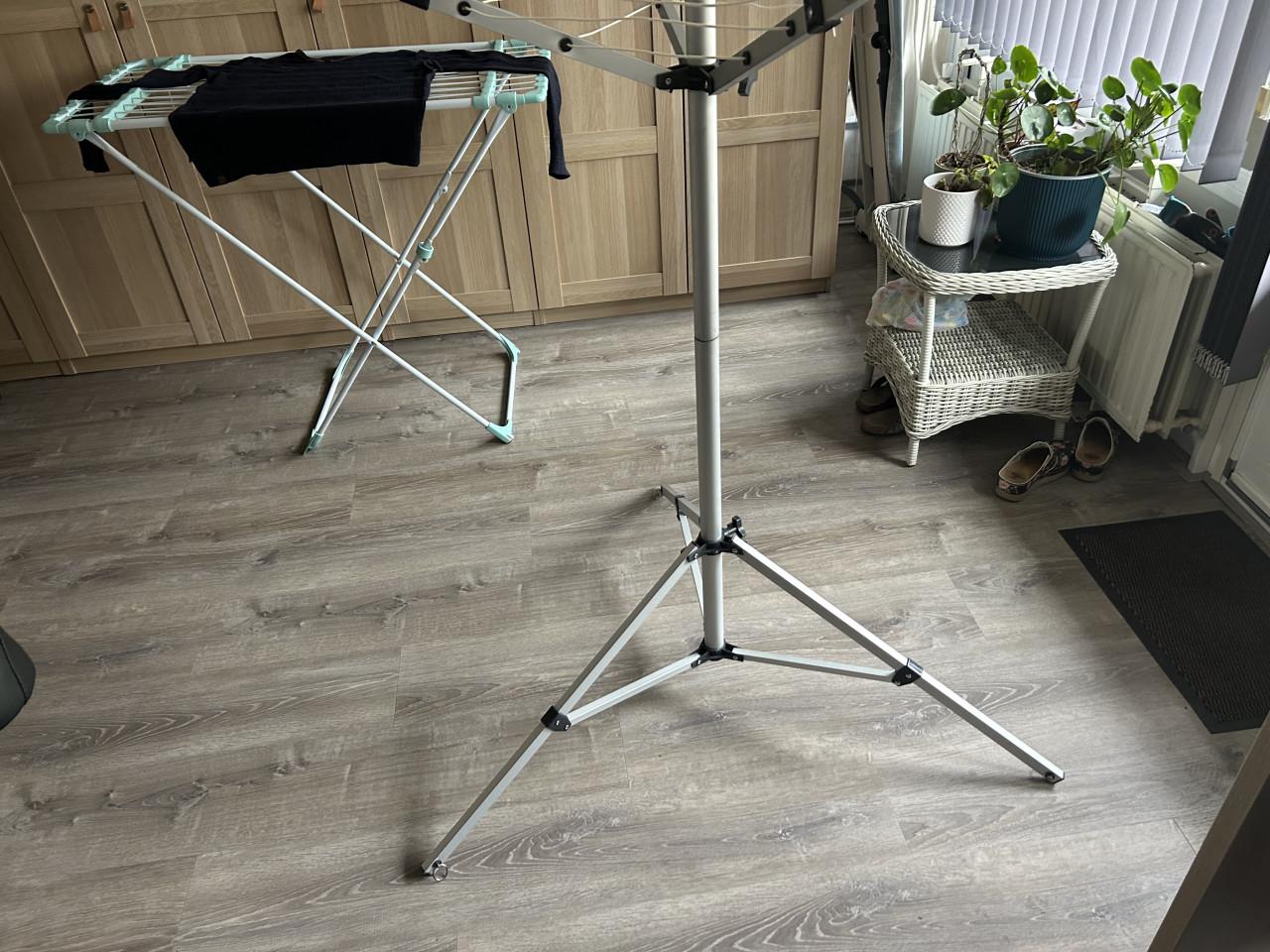 Droogmolen met voet en tas