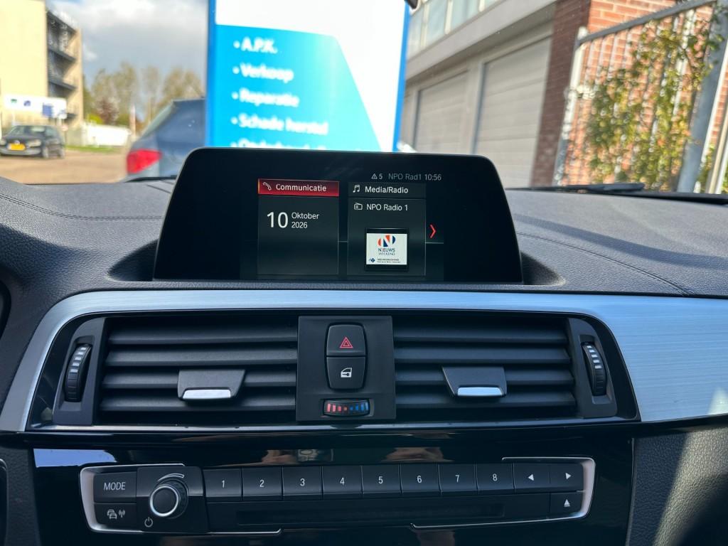 BMW 1 Serie 116i sport shadow edition carplay dab+ pdc voor en achter 17'' 