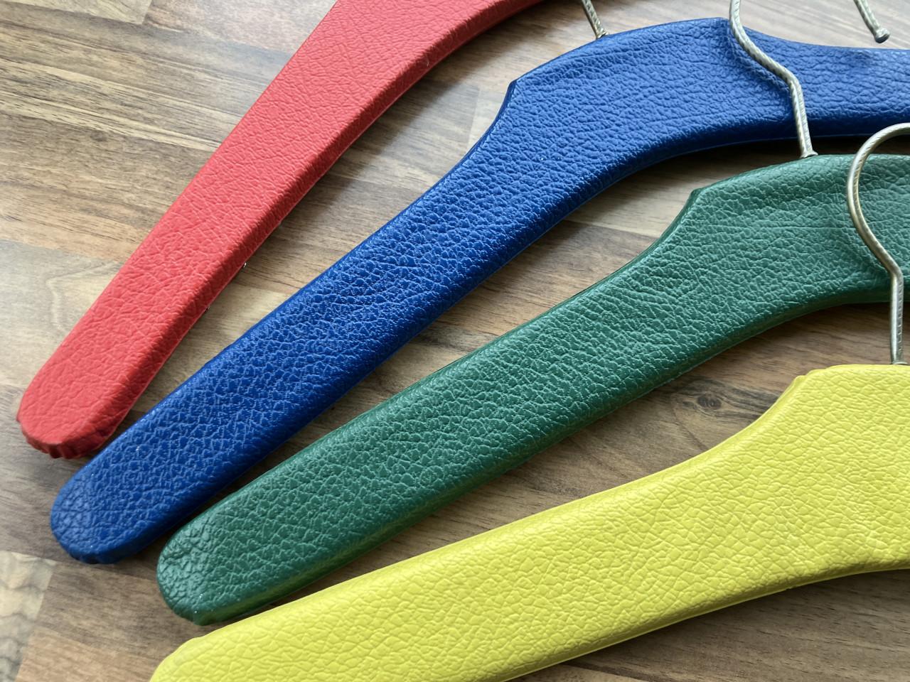 Vintage kledinghangers 4st