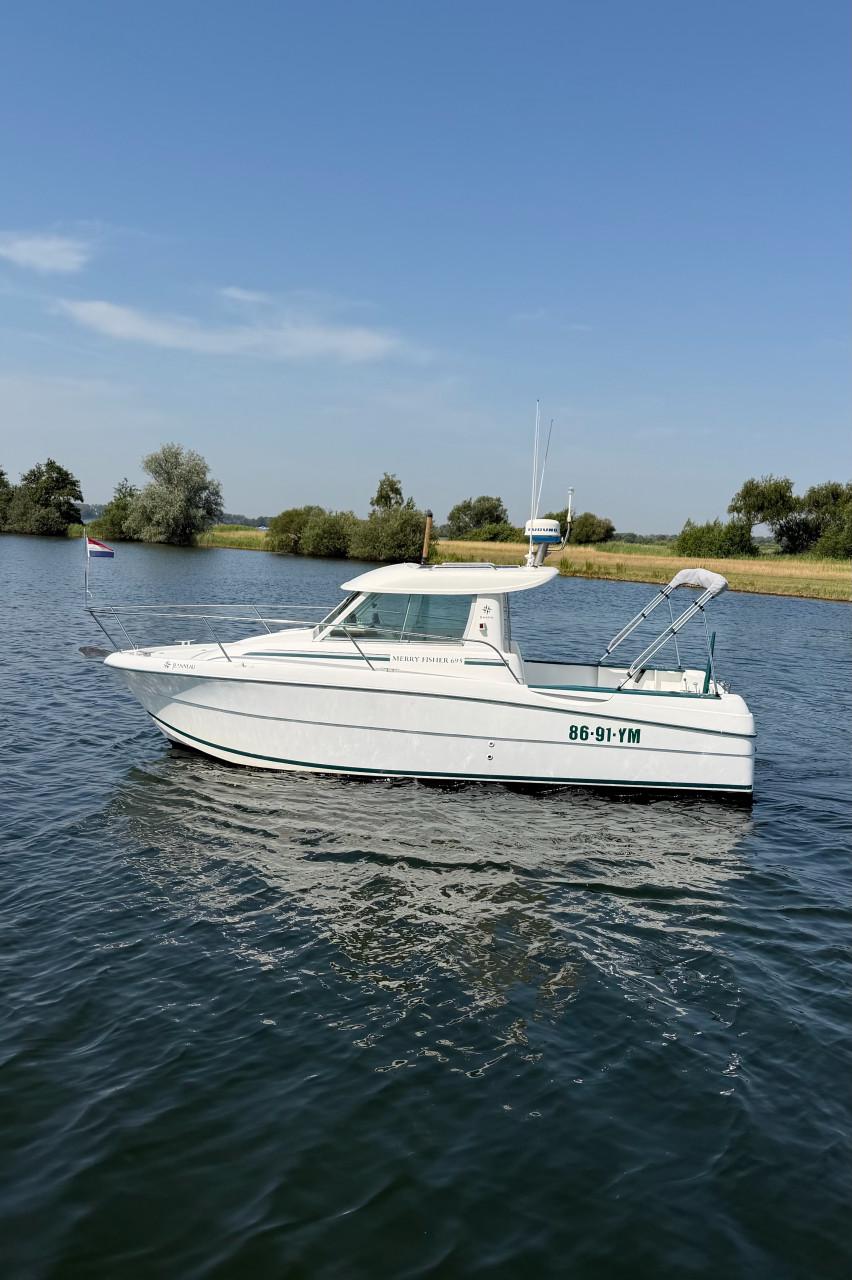 Jeanneau Merry Fisher 695 diesel sportvisboot en gezinsboot