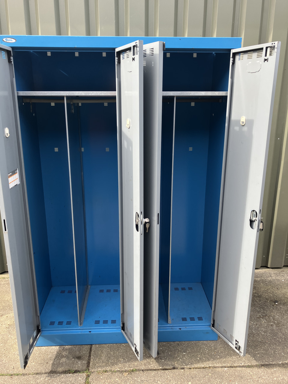 Kleding kast 4 deurs gebruikt