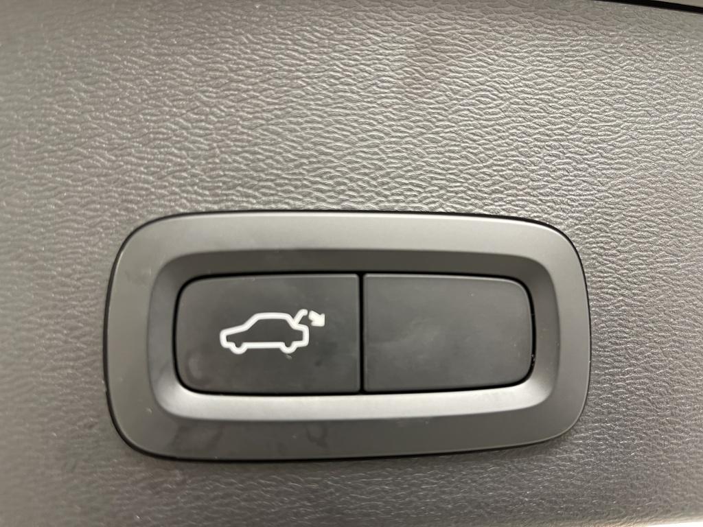 Volvo XC40 1.5 t5 recharge r-design | 360 camera | panoramadak | pilot ass.