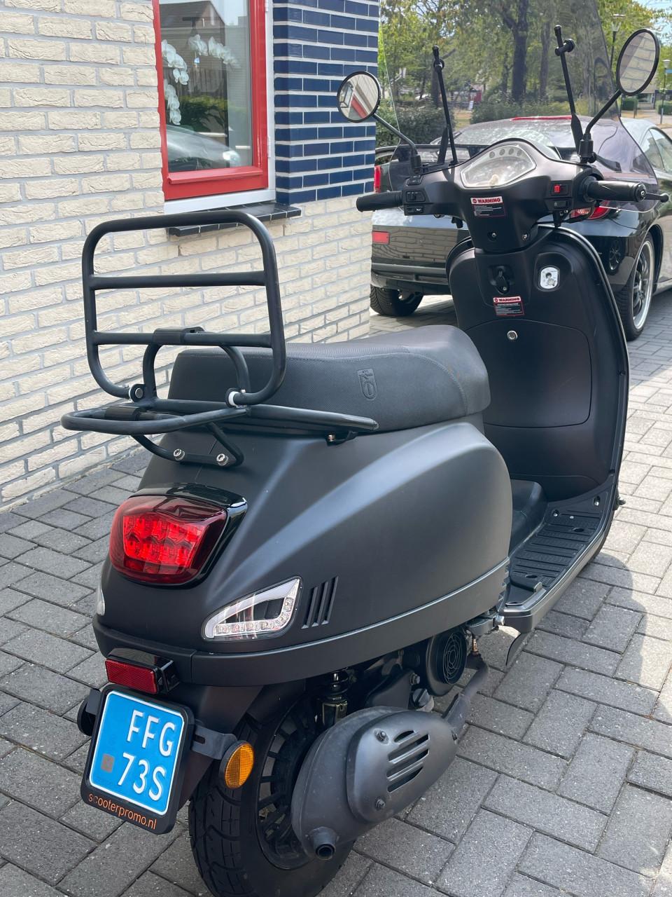Scooter BTC Riva