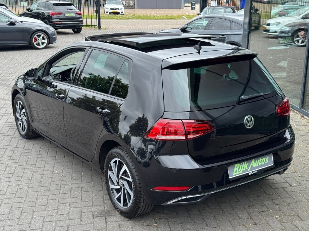 Volkswagen Golf 1.0 tsi highline * panoramadak * stoelverwarming * clima