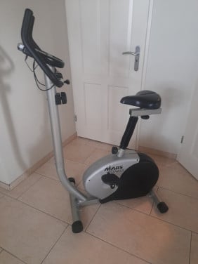 Hometrainer (werkt naar behoren ) in goede staat !